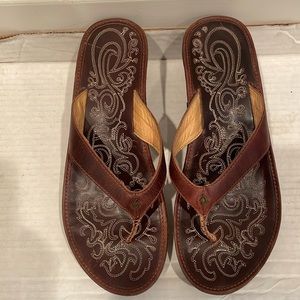 Olukai wedge flip flops size 8